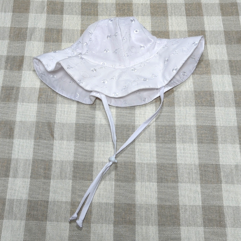 3-6M white sun hat with adjustable head band and chin strap
